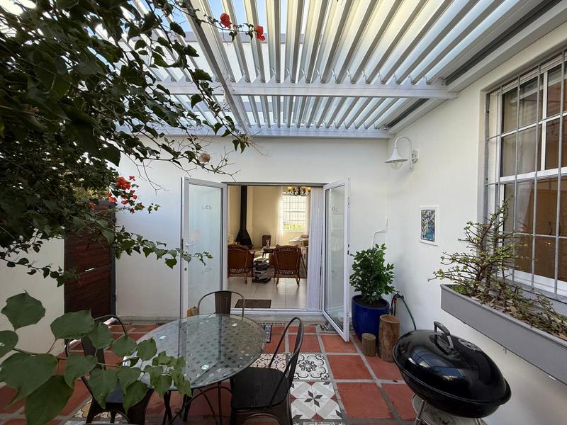 2 Bedroom Property for Sale in Harfield Village Western Cape